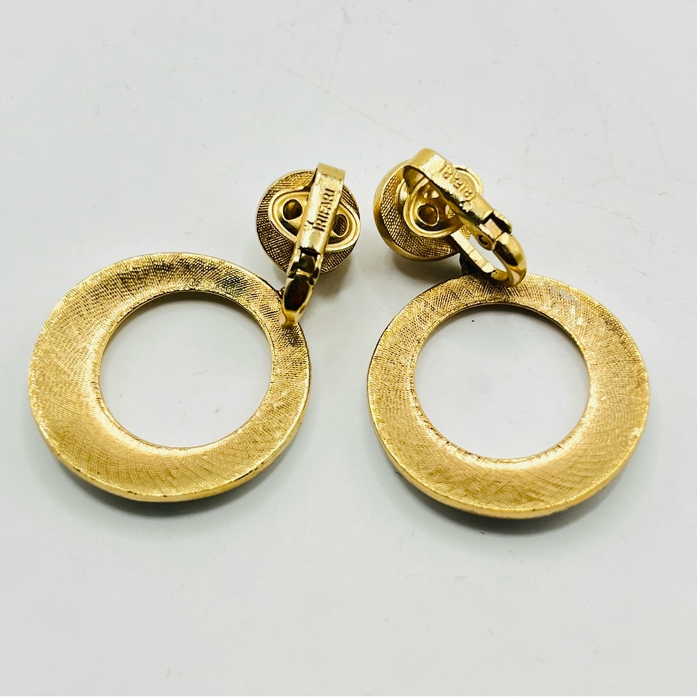 Vintage Crown Trifari Hoop Clip Earrings Articulated with White Enamel - Picture 3 of 4